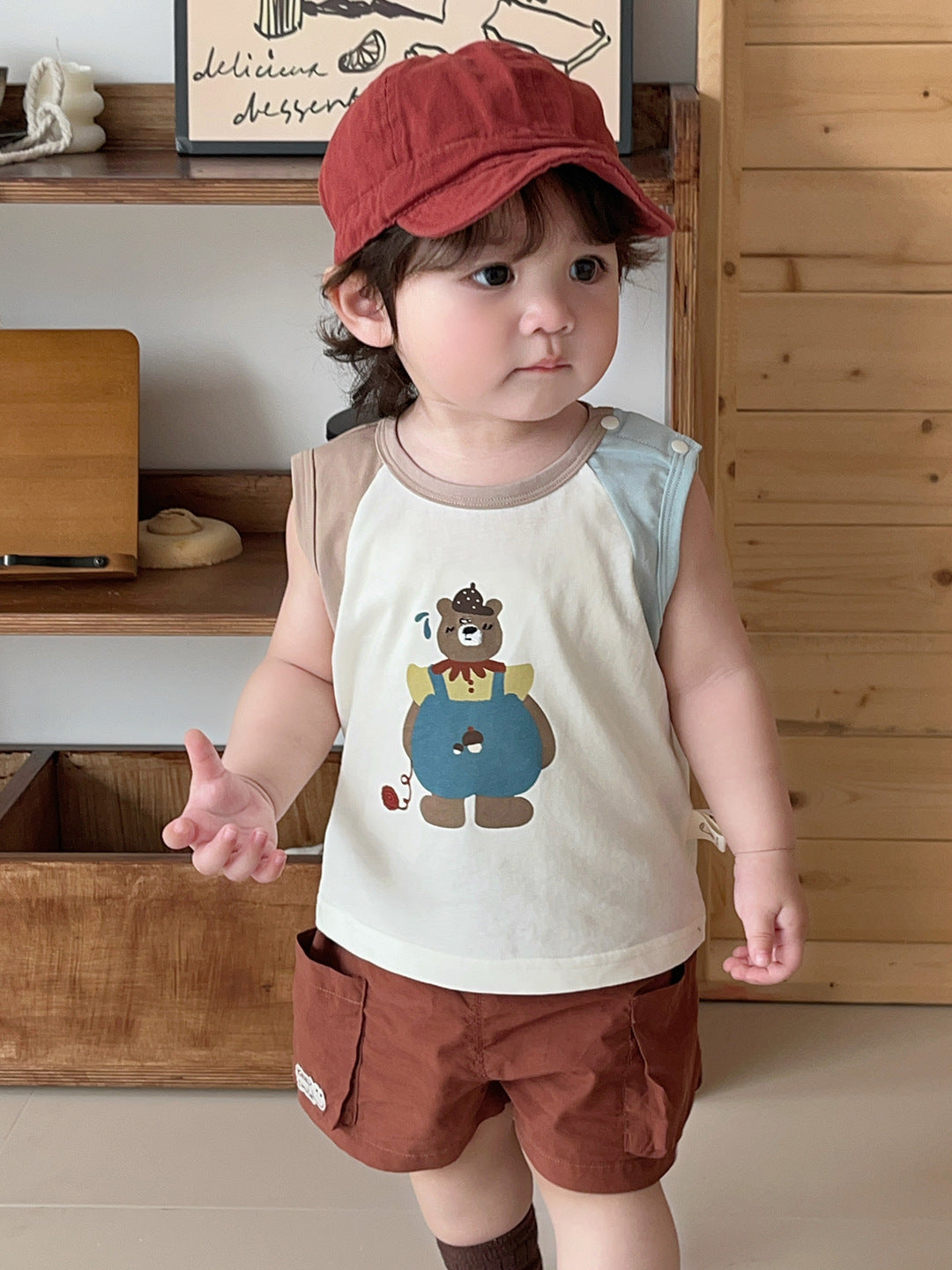 Boy's Stylish Two-Piece Set, Cartoon Bear Sleeveless Color-Block T-Shirt